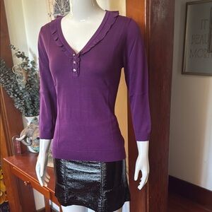 NWT northern reflections size small Purple Ruffled V-Neck Women's Top